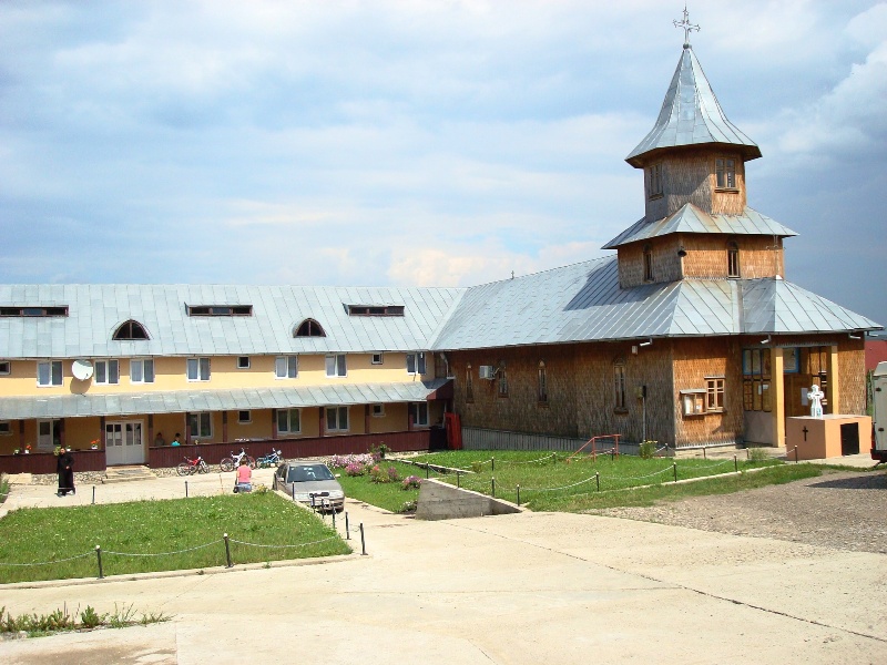 Interior curte Asezamant